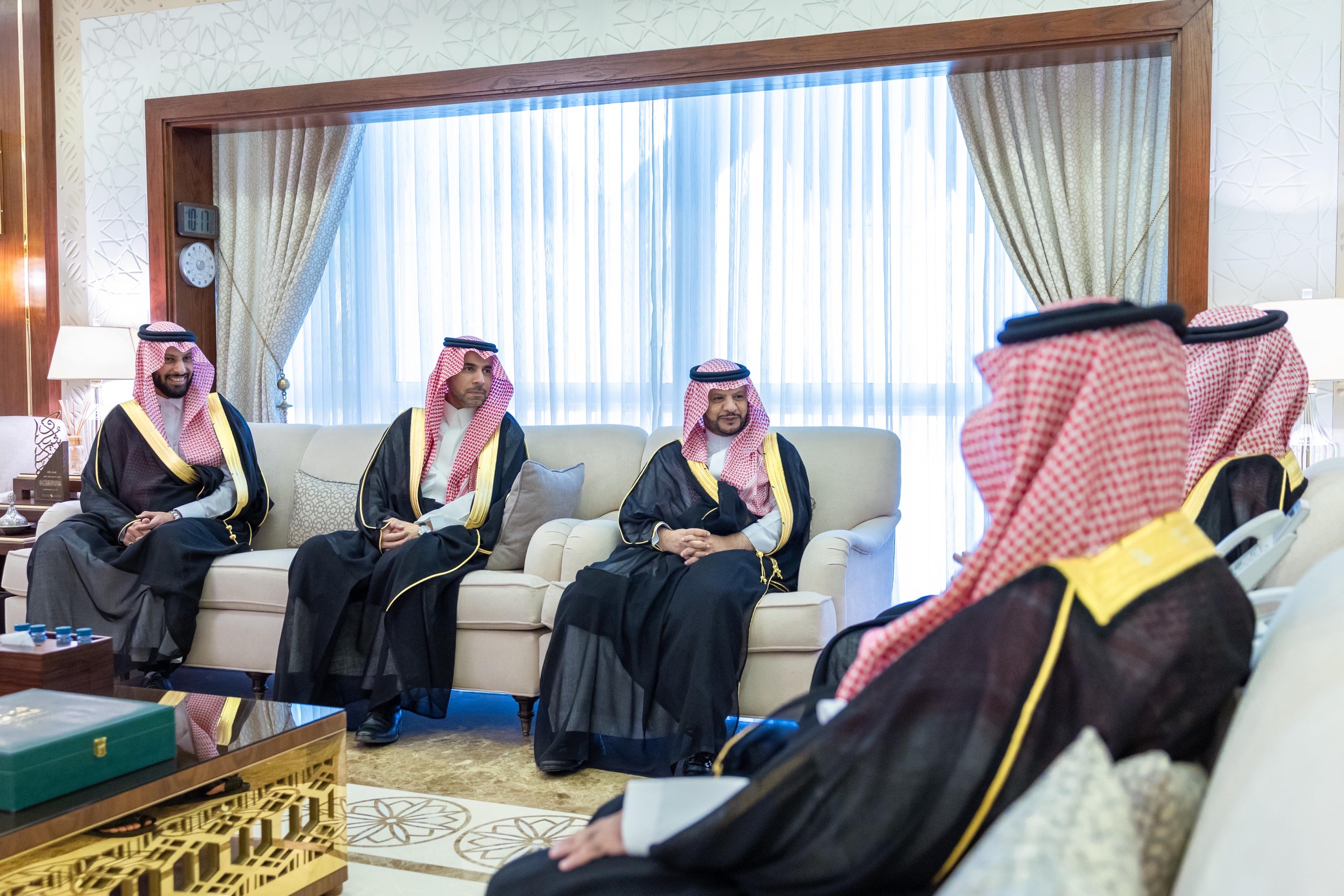 قدّم الغامدي لسمو نائب أمير المنطقة الشرقية شرحًا عن البرامج والمبادرات والمشاريع التي تقدمها الوزارة وفق مستهدفاتها الإستراتيجية