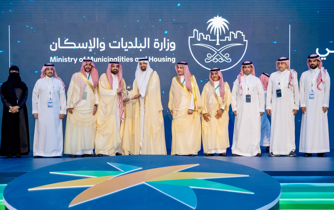 الراجحي يسلم 9 جهات حكومية جائزة الارتباط الوظيفي لعام 2024