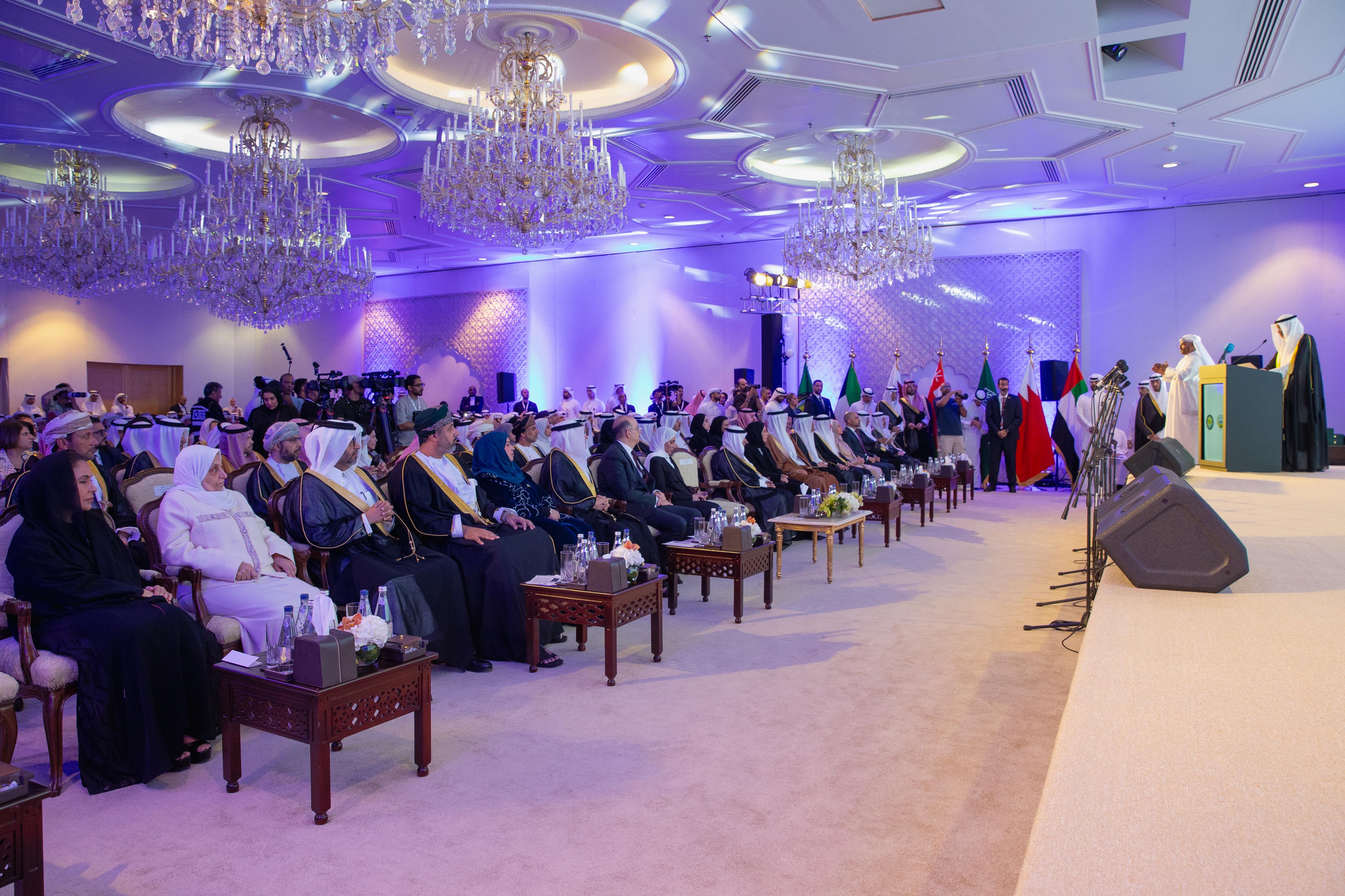 كرمت الأمانة العامة لدول مجلس التعاون الخليجي  8 شخصيات و شركات ومشاريع سعودية المتميزة في العمل المؤسسي و الاجتماعي، بحضور معالي وزير الموارد البشرية والتنمية الاجتماعية المهندس أحمد بن سليمان الراجحي