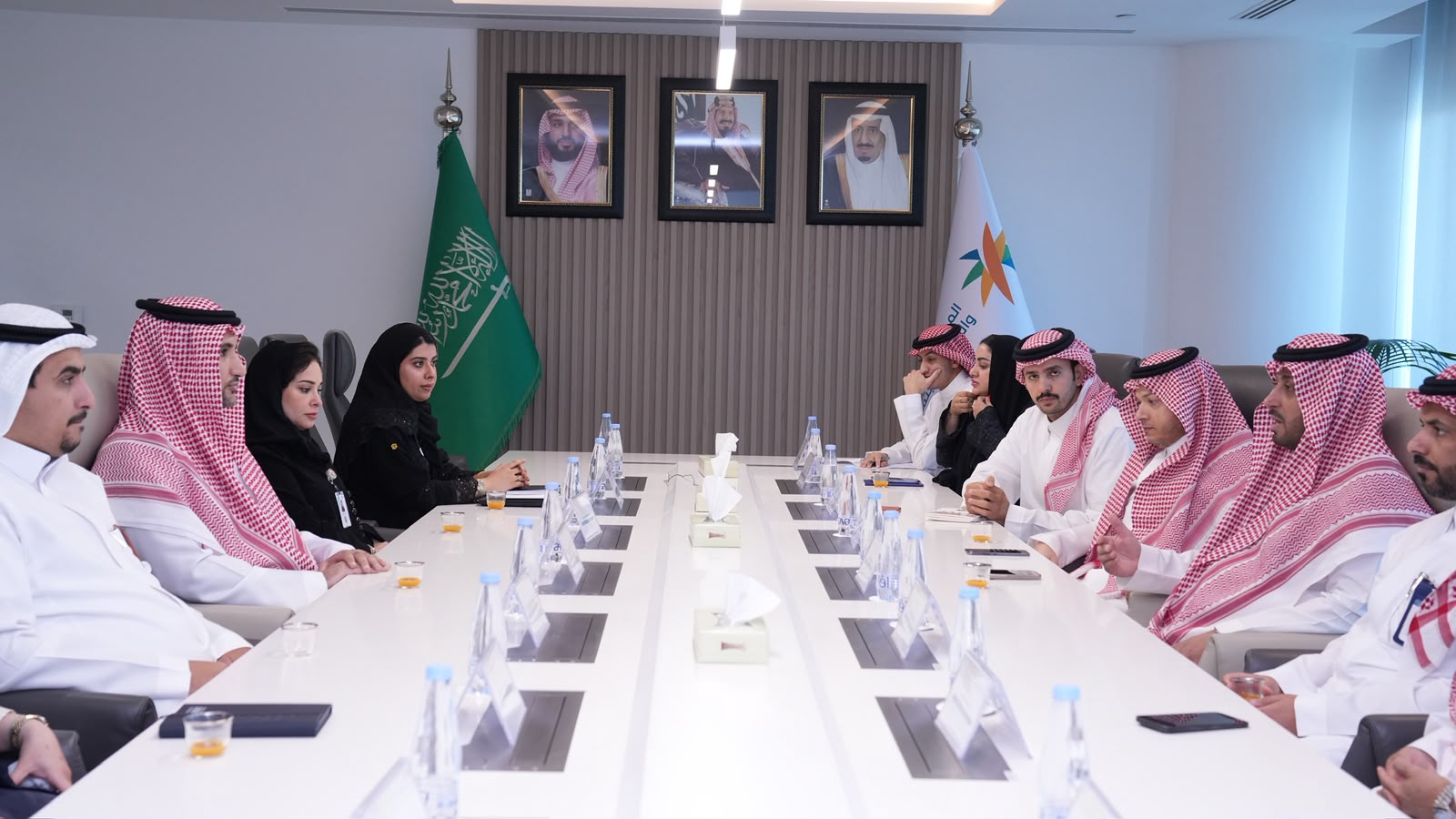 الموارد البشرية والتنمية الاجتماعية تستعرض نضجها المؤسسي في تجربة المستفيد أمام "أداء"